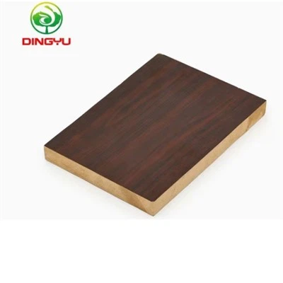 Le MDF de mélamine est-il adapté aux cabanes extérieures ?